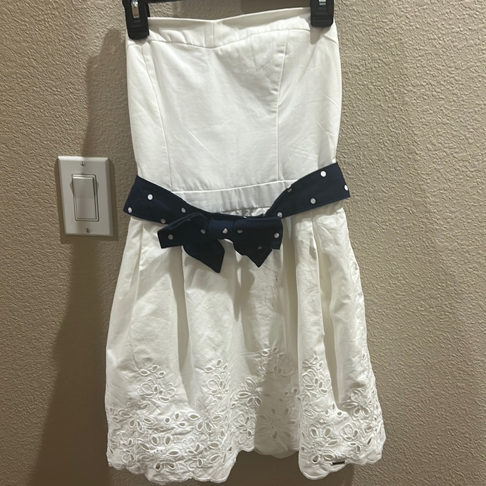 Hollister white dress with polka dot belt